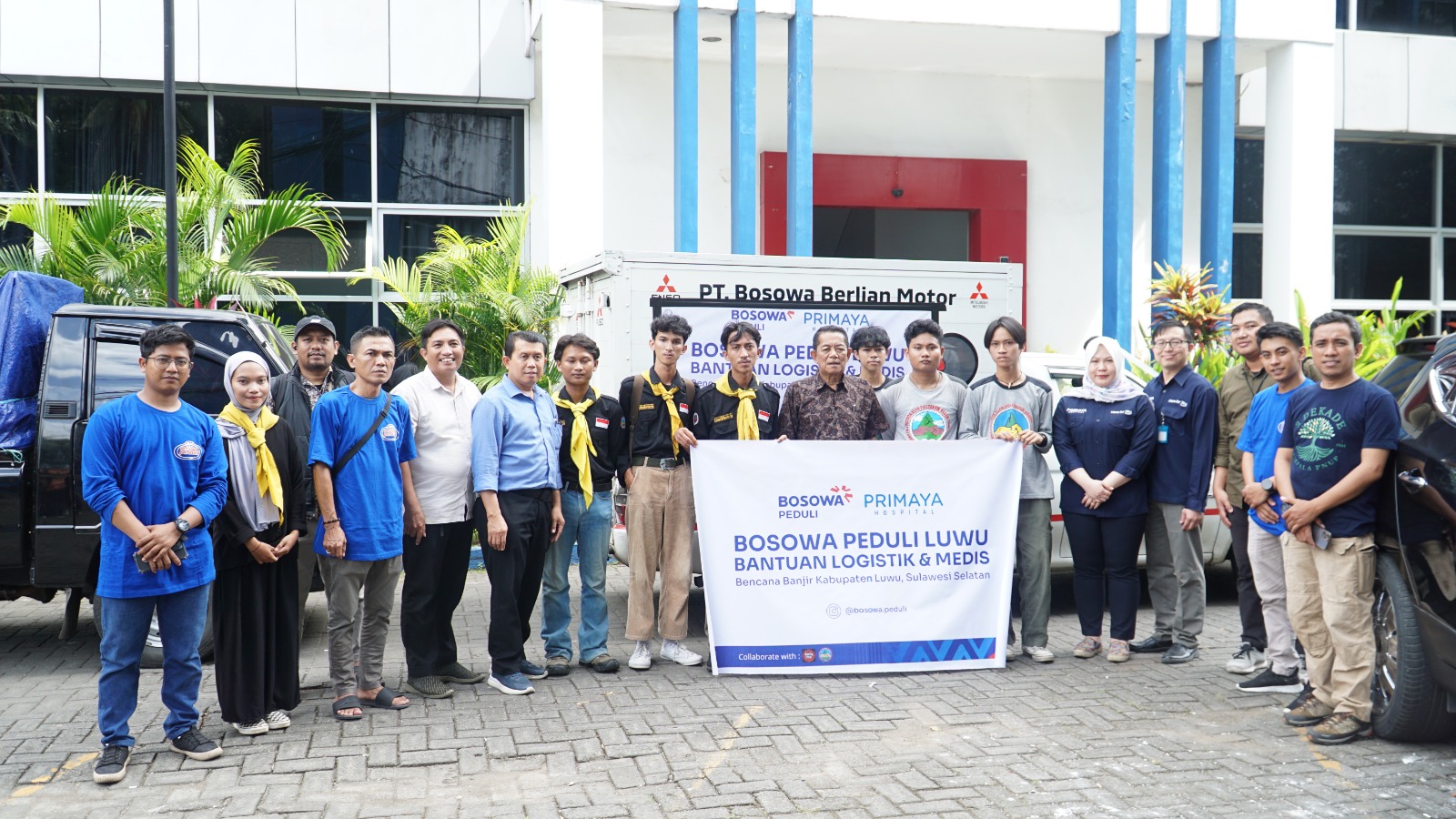 Bosowa Peduli menyalurkan bantuan untuk korban bencana alam di Luwu dengan menggandeng sembilan relawan. (Foto: Dok Humas).